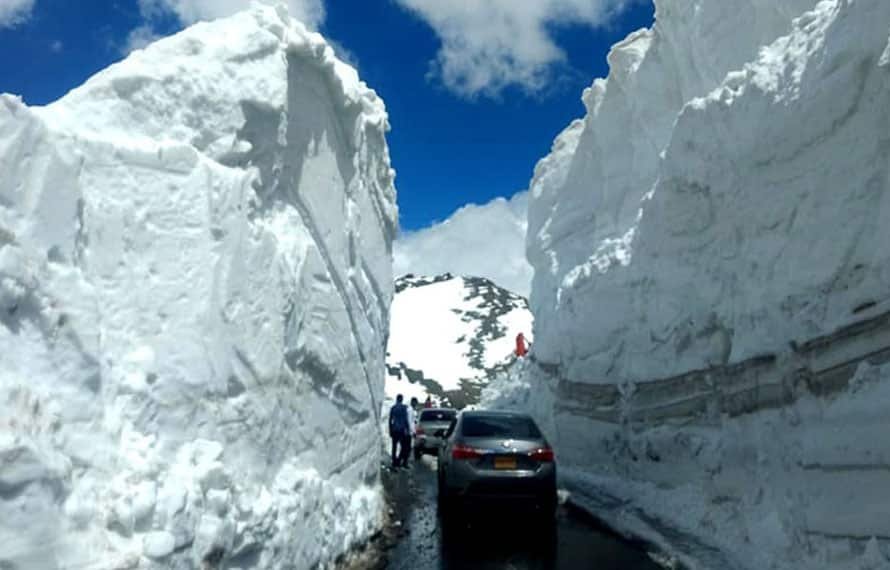 ٹھنڈی ہوائیں، برفیلی فضائیں ،بابوسر ٹاپ 6 ماہ بعد سیاحوں کے لیے کھل گیا