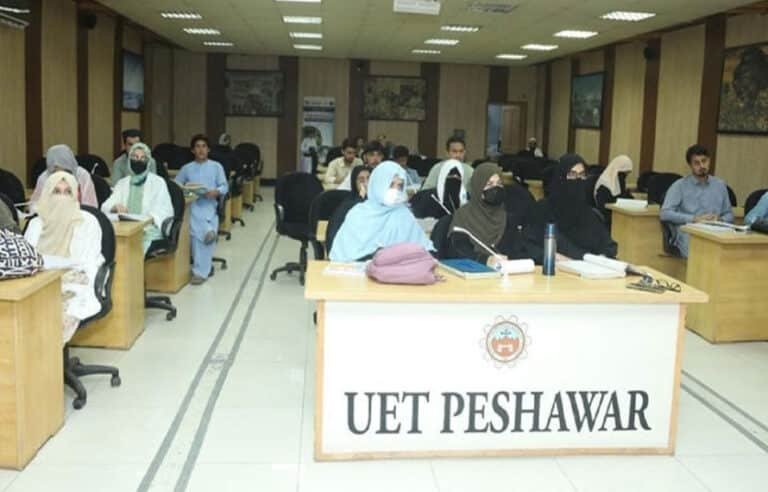 کے پی میں جامعات اور کالجز کی کارکردگی کی بنیاد پر درجہ بند ی کرنے کا فیصلہ