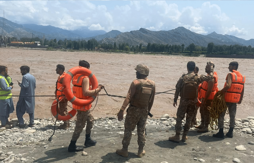 پاک فوج سوات میں سیلابی صورتحال سے نمٹنے کے لئے پہنچ گئی