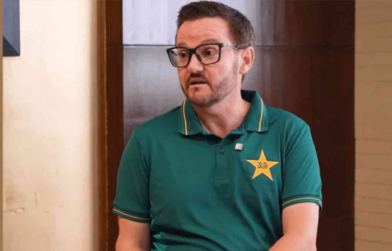 پاکستان کرکٹ سے واقف ہوں، آنکھیں کھلی رکھ کر آیا ہوں، مائیک ہیسن