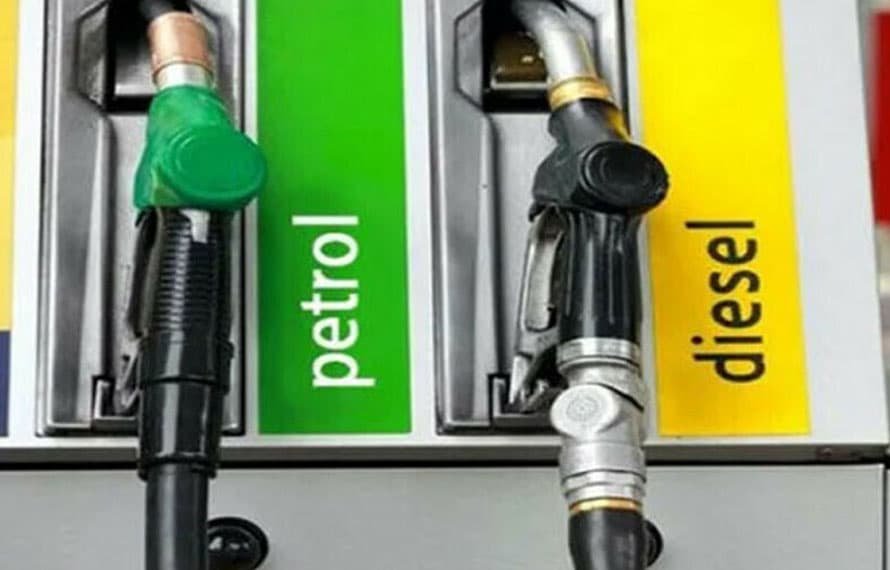 حکومت نے پٹرول اور ڈیزل کی قیمتوں میں بڑا اضافہ کر دیا