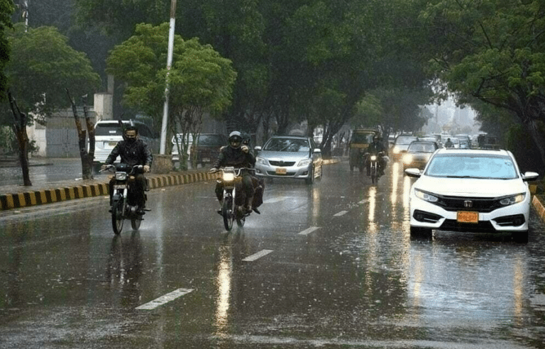 جھلسا دینے والی گرمی کا آخری روز، بادل برسنے کو تیار
