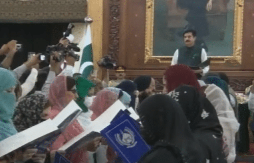 خیبرپختونخوا میں مخصوص نشستوں پر منتخب ارکان نے حلف اٹھا لیا