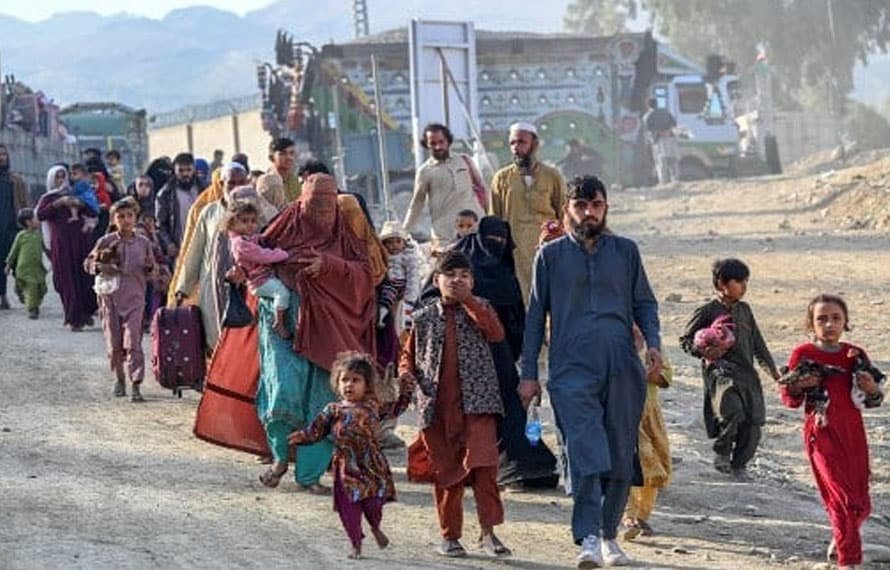 وزارت سیفران کی صوبوں کو ہدایت، افغان پی او آر ہولڈرز کیخلاف کارروائی سے گریز کیا جائے