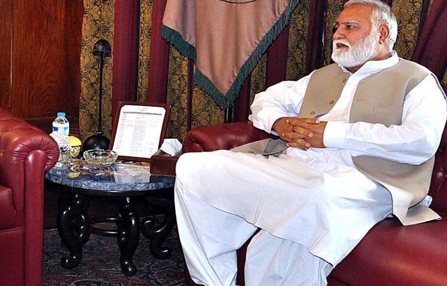 پی ٹی آئی گروپ بندی سے حکومت مشکلات کا شکار ہے، اکرم خان درانی