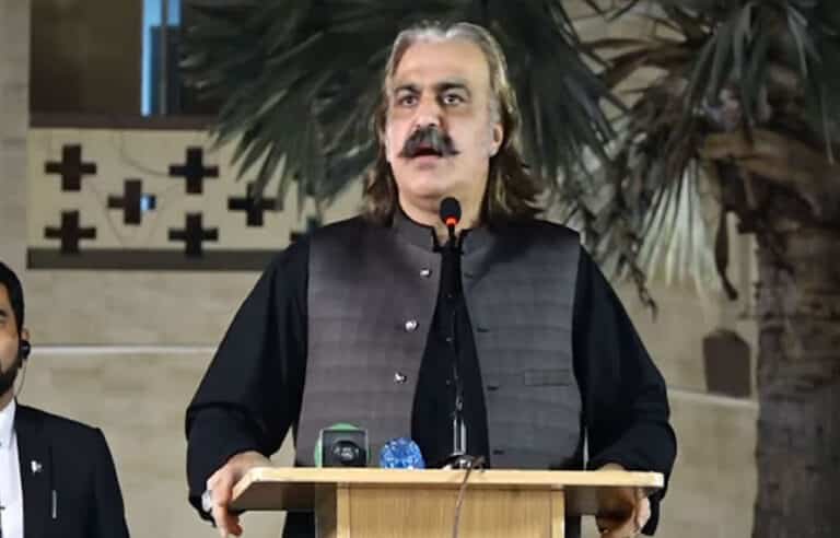 علی امین گنڈاپور کا فضل الرحمان پر تنقید،خیبرپختونخوا میں تبدیلی کے بجائے خود میں تبدیلی لائیں