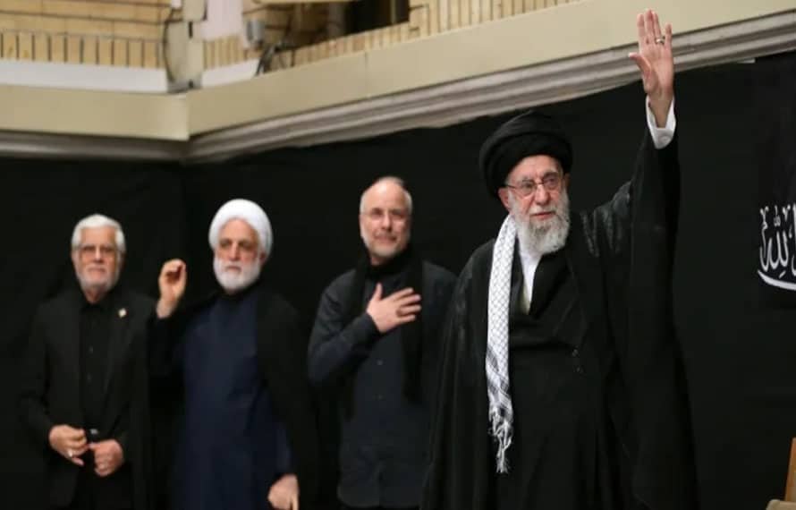 ایران کے سپریم لیڈر آیت اللہ علی خامنہ ای منظر عام پر آگئے،شب عاشور کی مجلس میں شرکت