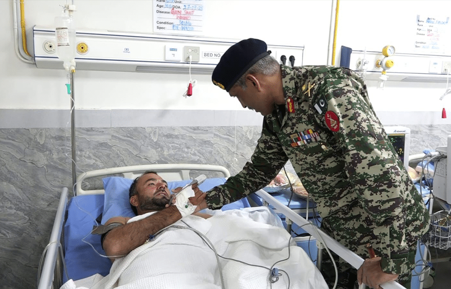 وادی تیراہ، آئی جی ایف سی کا فرنٹیئر کور ہسپتال کا دورہ، زخمی اہلکاروں کی عیادت کی