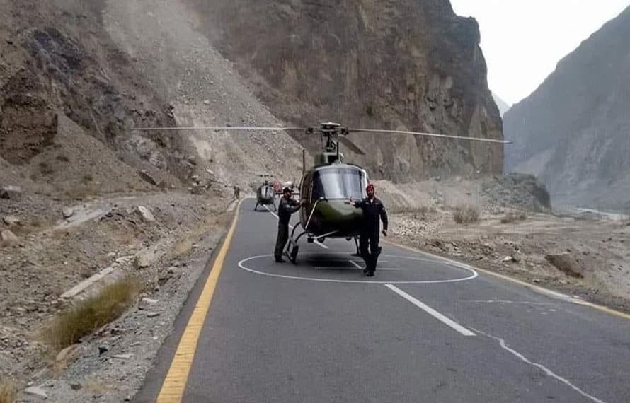 پاک فوج کا دیوسائی ، بابوسر میں سیاحوں کے لیے ہیلی کاپٹر سے ریسکیو آپریشن