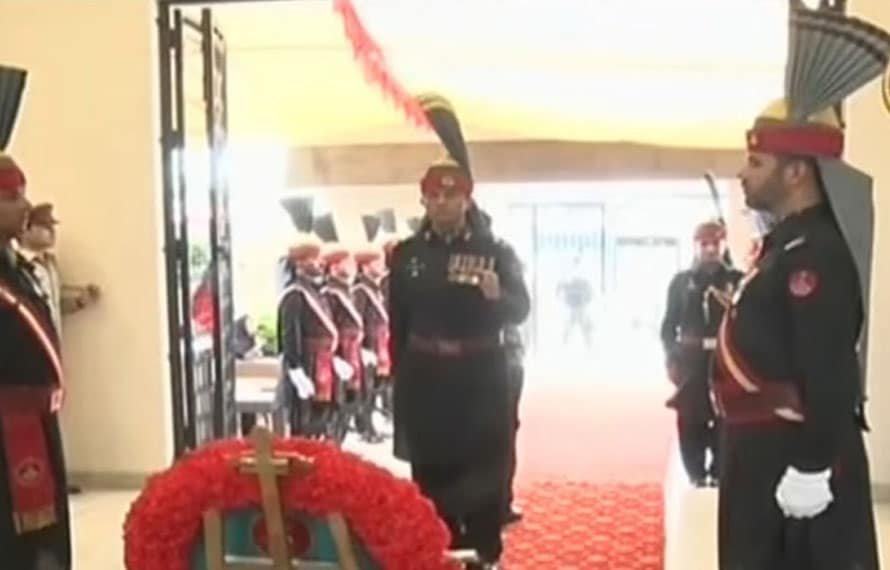کیپٹن کرنل شیر خان شہیدکی 26 ویں برسی، مزار پر پھول رکھنے کی تقریب