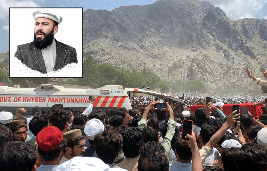 مولانا خانزیب کی نماز جنازہ ادا، عوام کا جم غفیر