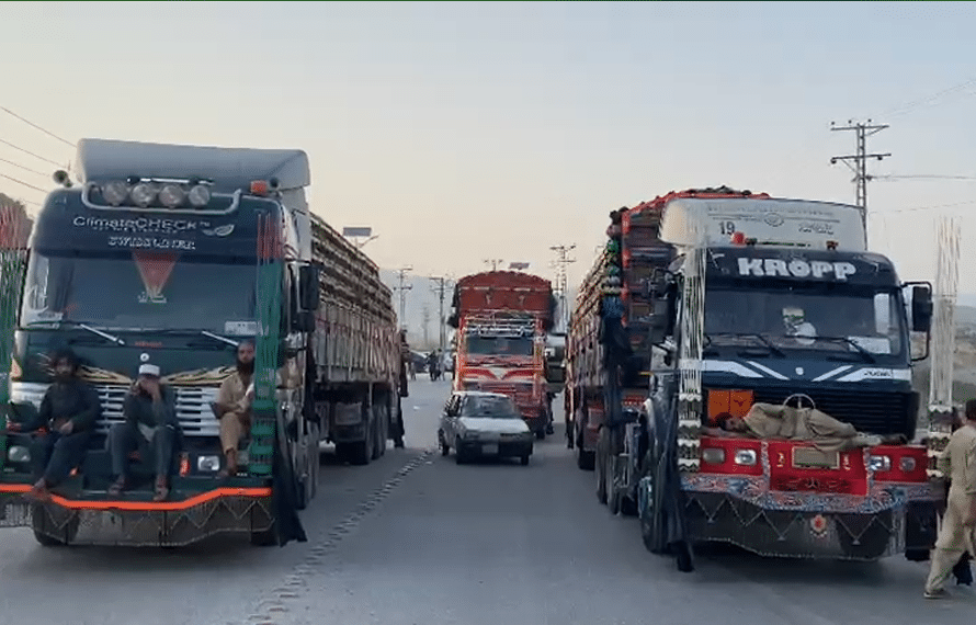 لنڈی کوتل میں تاجروں کا ایف آئی اے کے خلاف احتجاج، پاک افغان شاہراہ بند