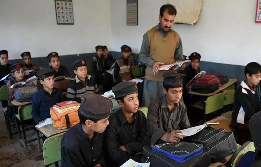 ضم قبائلی اضلاع کے مزید 15 ہزار بچے سکولوں سے باہر، تعلیمی منصوبہ تعطل کا شکار