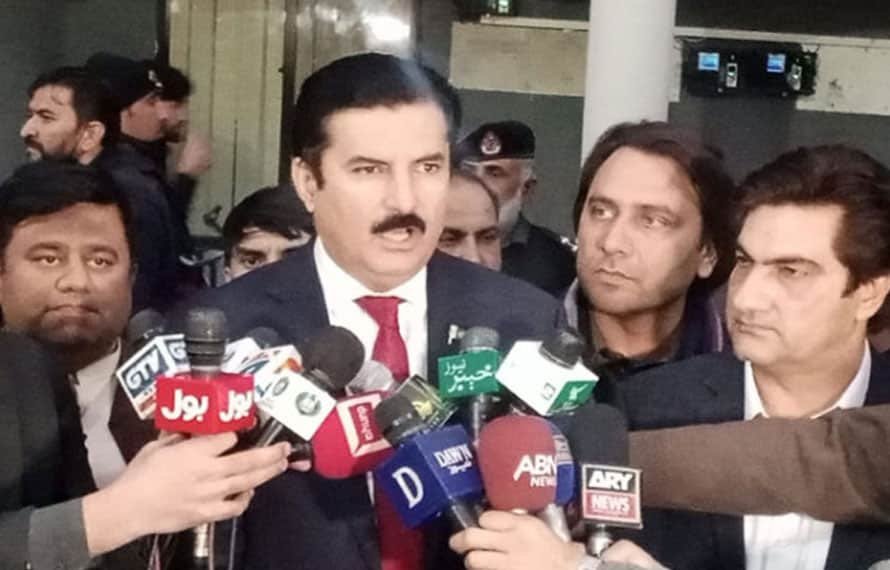 گورنر خیبرپختونخوا فیصل کریم کنڈی کا سی ایم ایچ پشاور کا دورہ