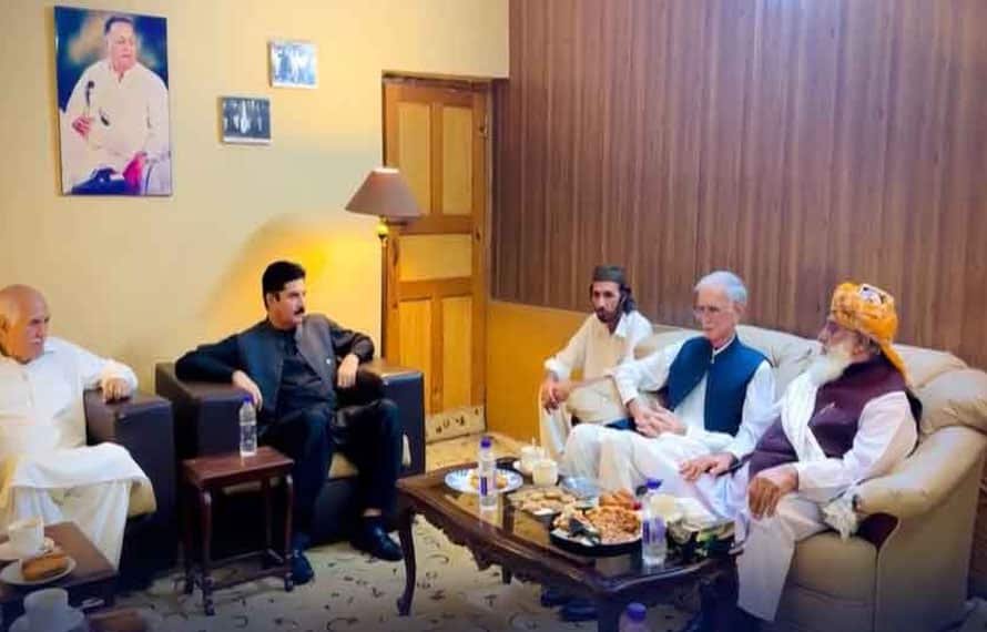 سینیٹ انتخابات ! خیبر پختونخوا میں اپوزیشن کی مشترکہ امیدوار لانے کیلئے رابطوں میں تیزی