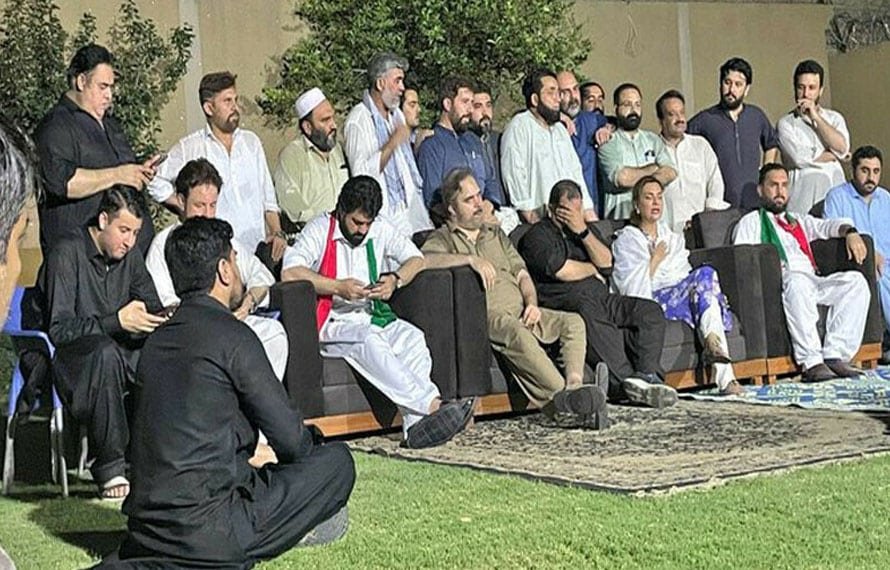 خیبرپختونخوا: چار ناراض امیدواروں کی سینیٹ الیکشن سے دستبرداری، اعلان کرتے ہوئے روپڑے