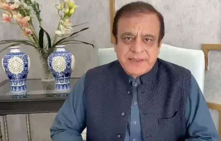 شبلی فراز سینے میں تکلیف کے بعد پشاور کے اسپتال منتقل