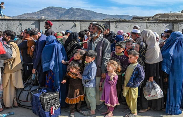 حکومت کا حتمی فیصلہ! افغان باشندے 1 ستمبر تک ملک چھوڑ دیں،صرف8 دن کی مہلت باقی