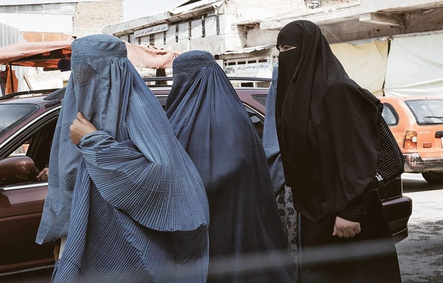 واپس بھیجنے سے روکا جائے، پاکستانیوں سے شادی کرنے والی 3 افغان خواتین عدالت پہنچ گئیں