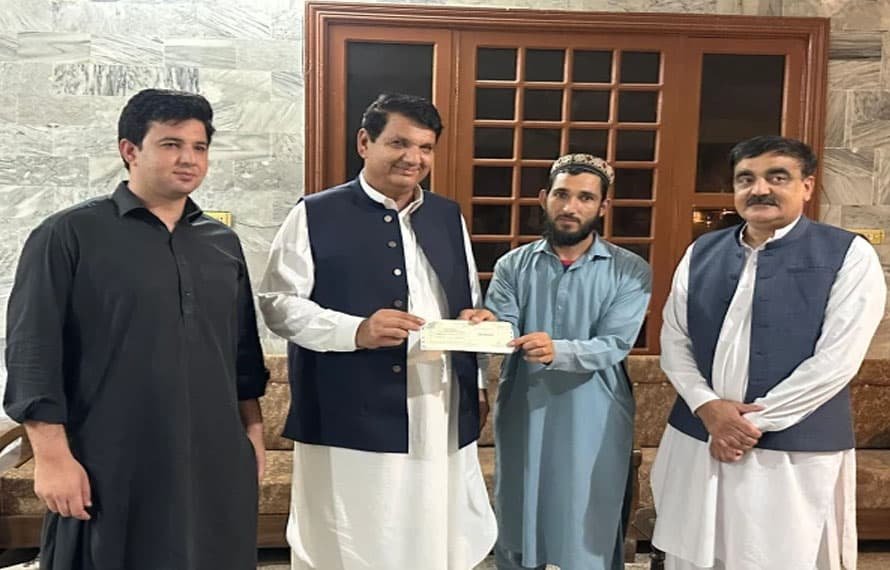 سیلاب میں جانیں بچانے والے ہیروز کو وزیراعظم کا سلام، 10،10 لاکھ روپے انعام