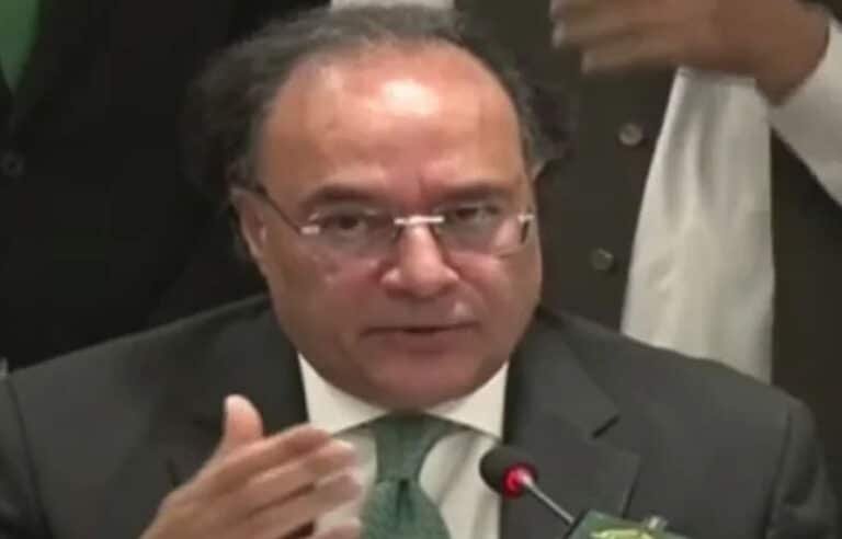 قرضے کم، معیشت بہتر! جلد بجلی مزیدسستی ہوگی، وفاقی وزیر خزانہ نے عوام کو خوشخبری سنا دی