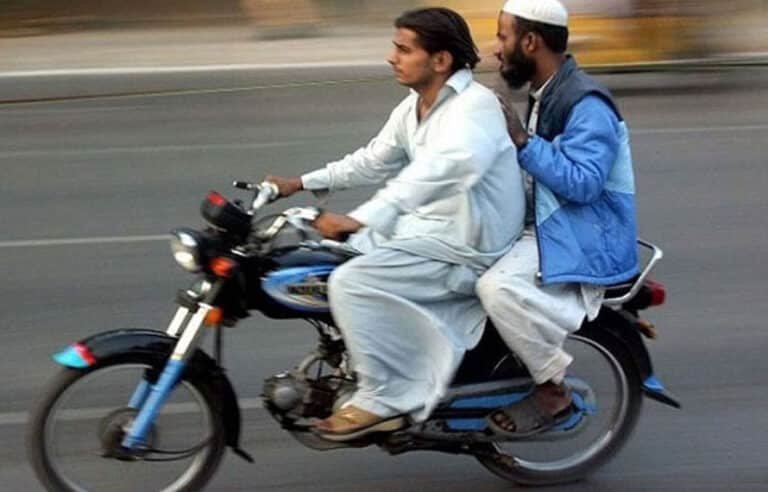 خیبرپختونخوا کے 13 اضلاع میں ڈبل سواری اور اجتماعات پر پابندی عائد