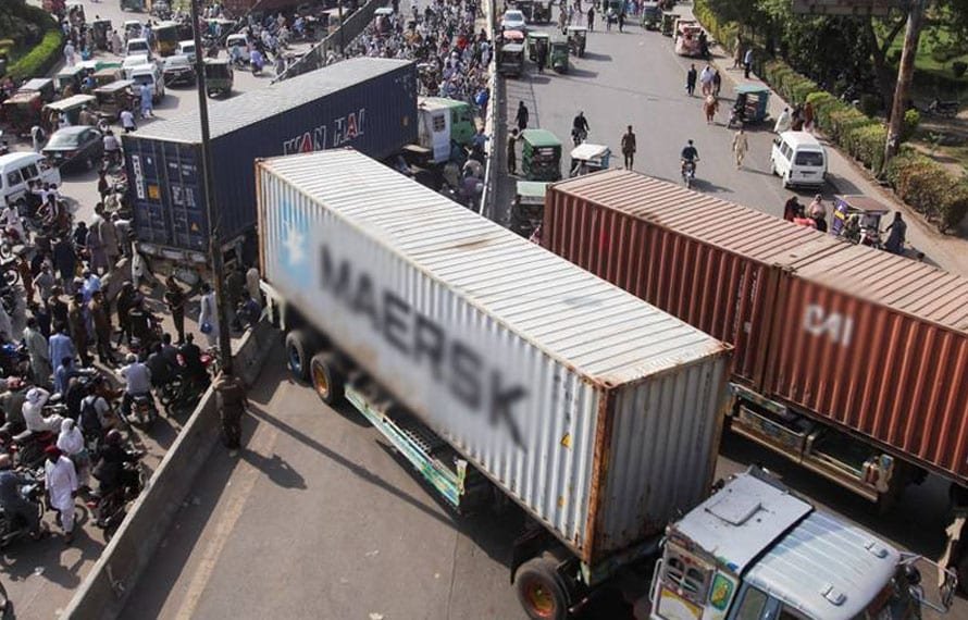 پی ٹی آئی کی حقیقی آزادی ریلی کا کنٹینر حادثے کا شکار، ساؤنڈ سسٹم متاثر