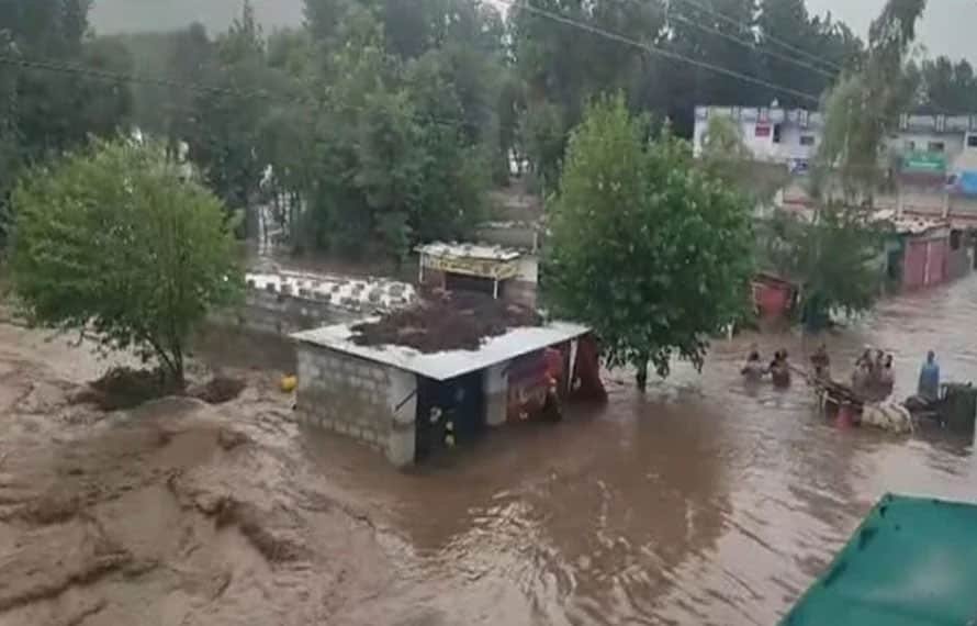 صرف ضلع دیر میں 1000 سے زائد اموات ہو سکتی ہیں، وزیراعظم کے معاون کا انکشاف