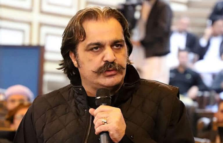 بانی پی ٹی آئی کا وزیراعلیٰ کے پی کو عہدہ چھوڑنے کا بیان، گنڈاپور کے ترجمان کا ردعمل سامنے آگیا