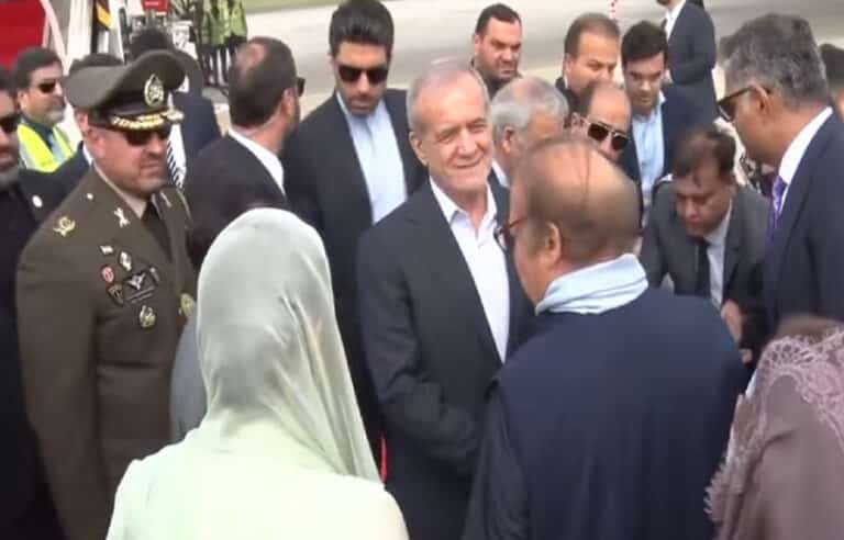 ایرانی صدر مسعود پز شکیان دو روزہ دورے پر پاکستان پہنچ گئے، پرتپاک استقبال
