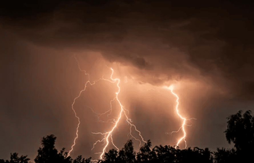 باجوڑ میں بادل پھٹنے اور آسمانی بجلی گرنے سے 12 افراد جان کی بازی ہار گئے