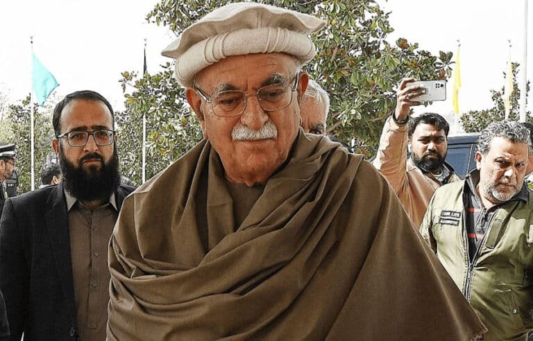 اپوزیشن لیڈر نامزد کرنے سے قبل محمود اچکزئی سے متعلق بانی پی ٹی آئی کیا کہتے تھے؟