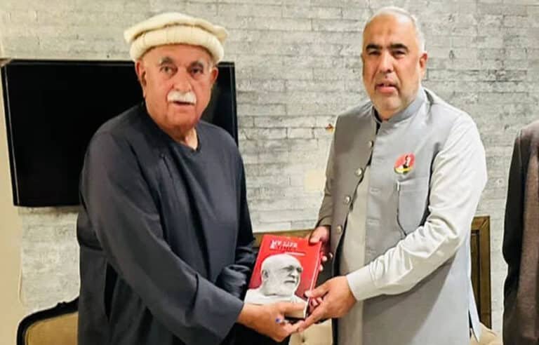 پی ٹی آئی قیادت کی محمود اچکزئی سے ملاقات، بانی کا فیصلہ پہنچا دیا گیا