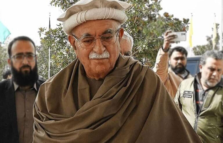 بانی پی ٹی آئی نے محمود خان اچکزئی کو اپوزیشن لیڈر کیلئے نامزد کر دیا، پارٹی ذرائع