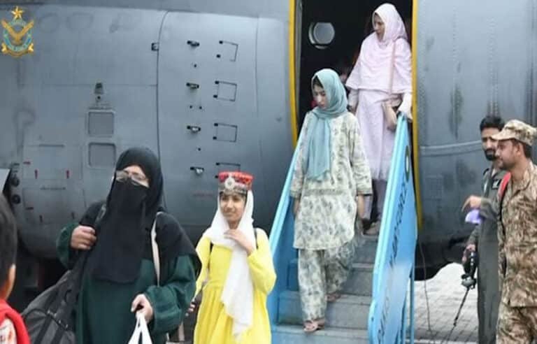 پاک فضائیہ کا گلگت میں بڑے پیمانے پر ریلیف آپریشن، خوراک اور ادویات پہنچا دی گئیں