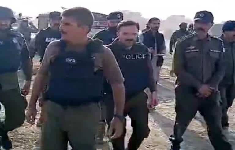 5 اگست احتجاج، پی ٹی آئی رہنماؤں کے گھروں پر چھاپے، پکڑ دھکڑ شروع