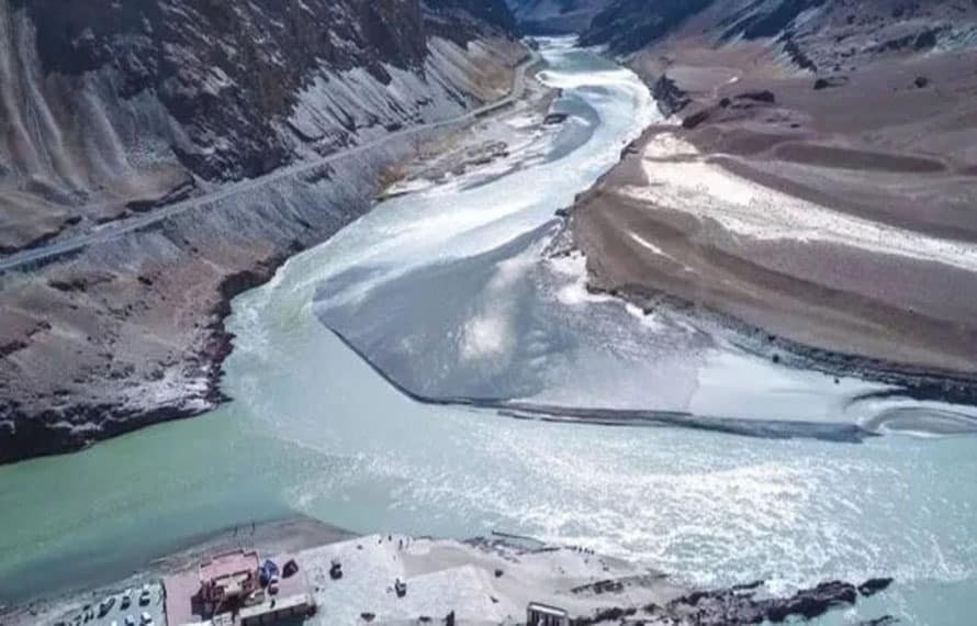 بین الاقوامی عدالت کا بڑا فیصلہ: بھارت مغربی دریاؤں کا پانی پاکستان کو فوری طور پر دے