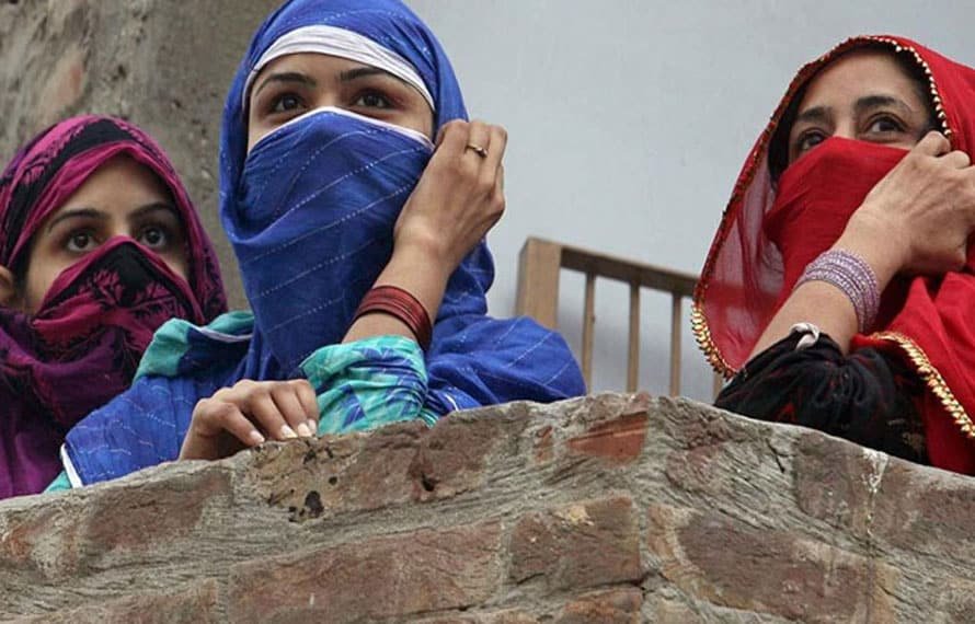 کے پی! خواتین کیساتھ ہراسانی واقعات کی روک تھام کیلئے پنک بٹن نصب کرنے کا فیصلہ