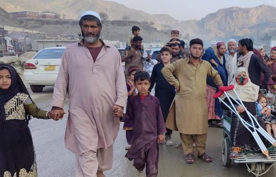 پولیس کا بڑا ایکشن! 50 غیر قانونی افغان باشندے گرفتار، رفیوجی کیمپ منتقل