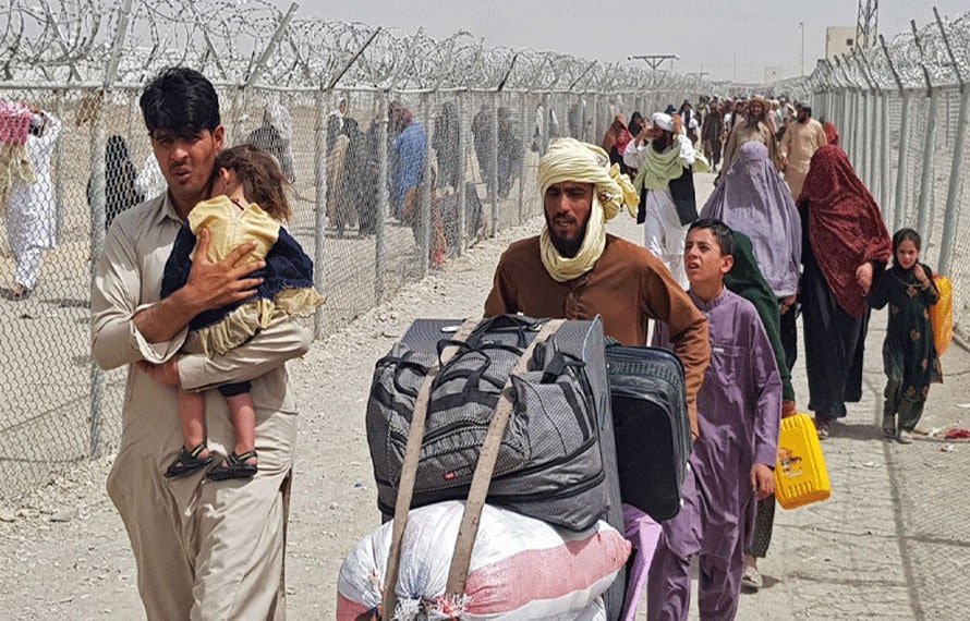 پاکستان میں دل لگ گیا ہے، نہ نکالا جائے،افغان شہریوں کی پاکستان سے رخصتی پر جذباتی مناظر