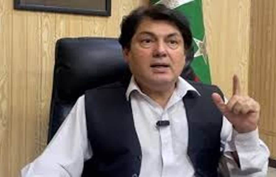 وفاق امن کے بجائے سیاست کر رہا ہے، گنڈاپور کی کوششیں نظر انداز کی جا رہی ہیں، بیرسٹر سیف