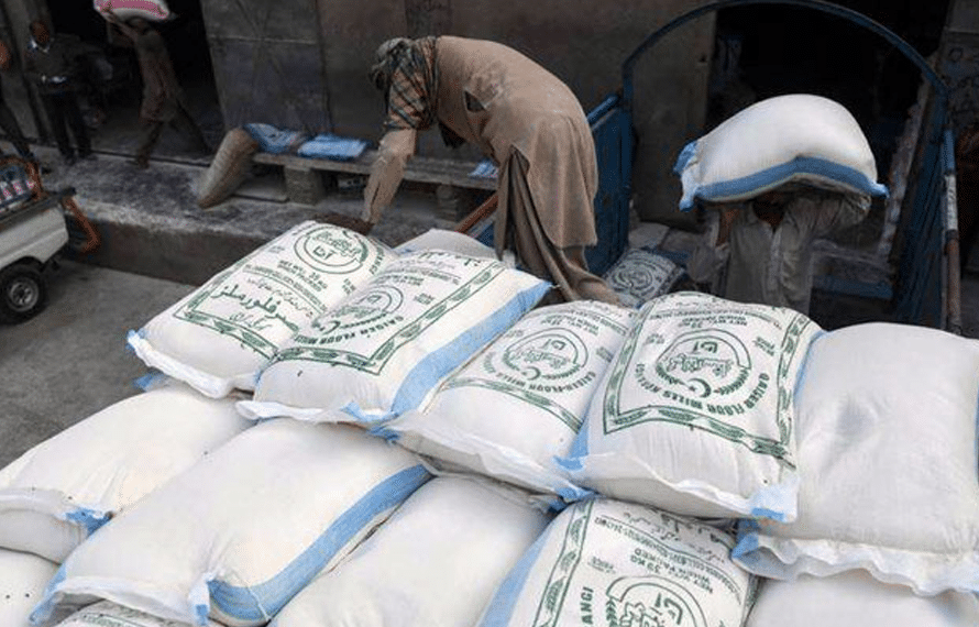 غریب عوام کو مہنگائی کا ایک اور جھٹکا، آٹا مزید مہنگا ہوگیا
