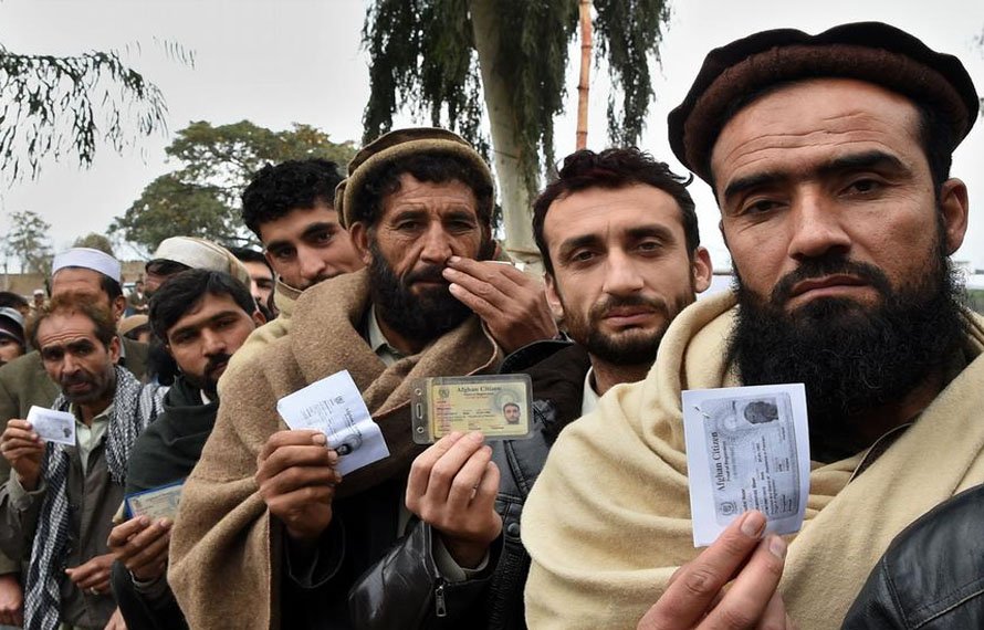 غیر قانونی افغان باشندوں کو گھر دینے والوں کے خلاف کارروائی کا آغاز
