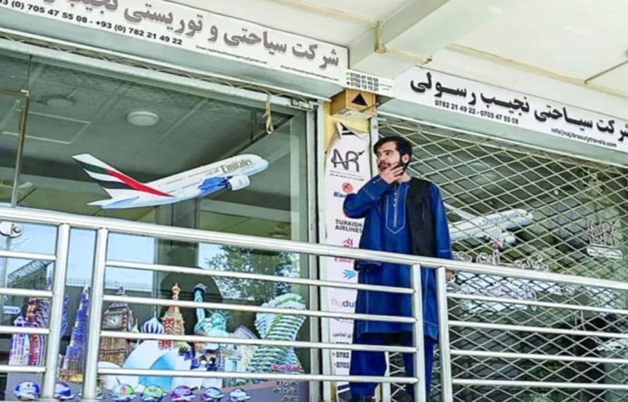 افغانستان میں انٹرنیٹ کی بندش سے پروازیں منسوخ، بینکنگ کا نظام مفلوج ہوگیا