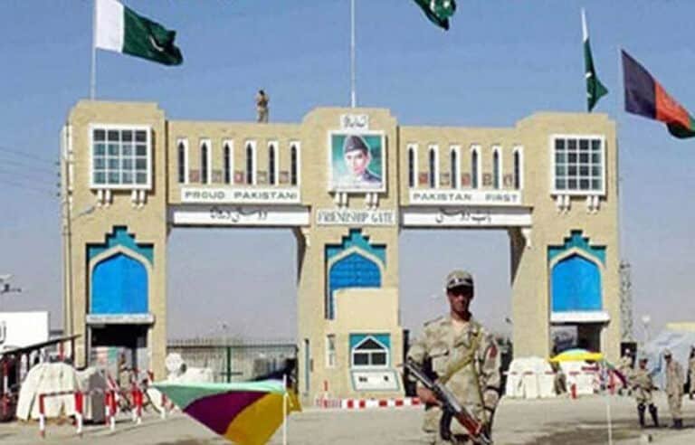 پاک افغان سرحد دو روز سے بند، ہزاروں افغان مہاجرین سرحد پار کرنے کے منتظر