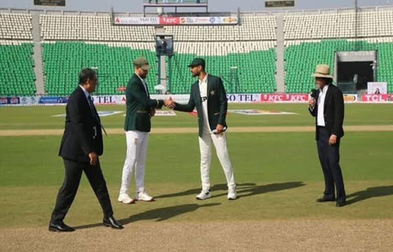 پہلا ٹیسٹ! پاکستان کا جنوبی افریقہ کیخلاف ٹاس جیت کر بیٹنگ کا فیصلہ
