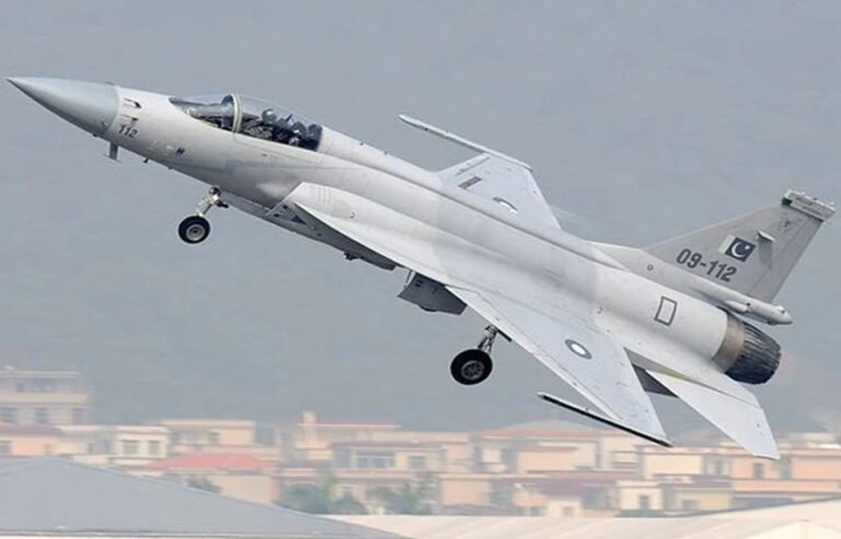 پاکستانی لڑاکا طیاروں کی آذربائیجان تک نان اسٹاپ فلائٹ، دوران پرواز ایندھن کی فراہمی کا کامیاب آپریشن
