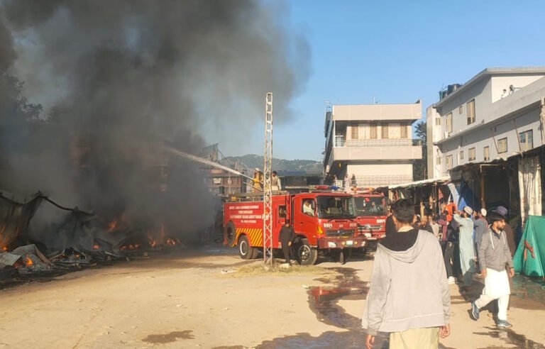 ایبٹ آباد کے لنڈہ بازار میں خوفناک آتشزدگی، درجنوں دکانیں اور گھر متاثر