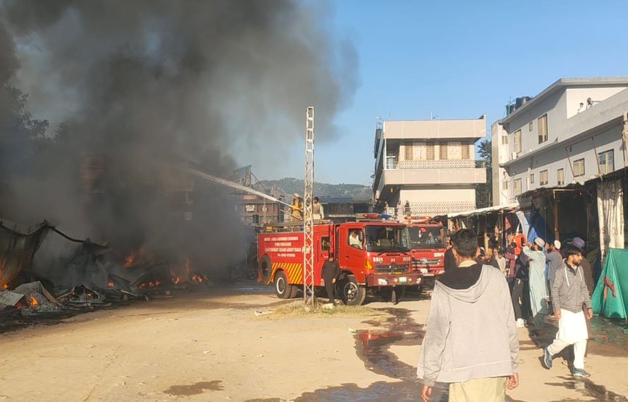 ایبٹ آباد کے لنڈہ بازار میں خوفناک آتشزدگی، درجنوں دکانیں اور گھر متاثر