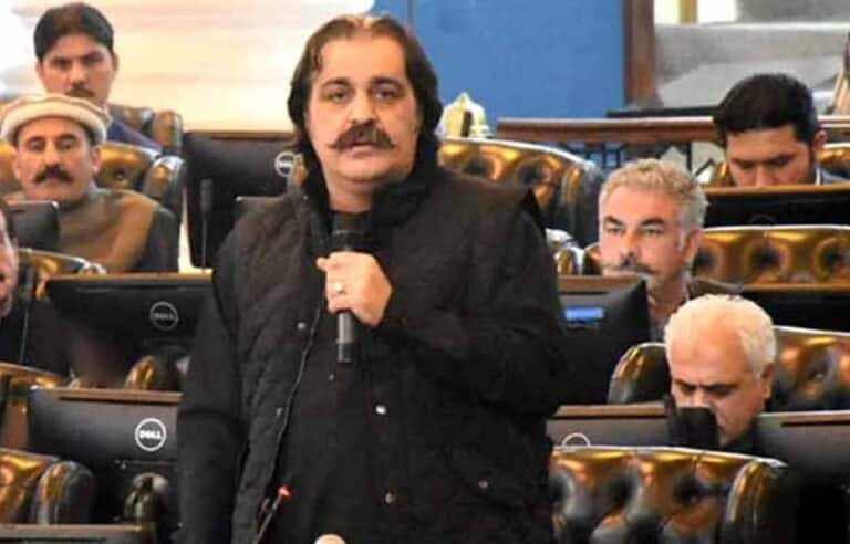 گنڈاپور کا استعفیٰ: اپوزیشن جماعتیں وزارت اعلیٰ پر اپنا امیدوار لانے کیلئے متحرک ہوگئیں